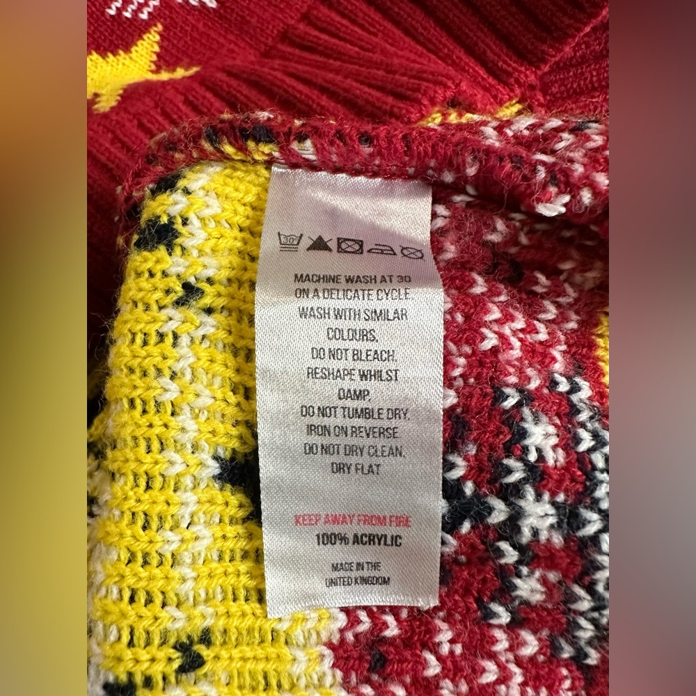 Wonder Woman Sweater NWOT XL - Picture 11 of 12